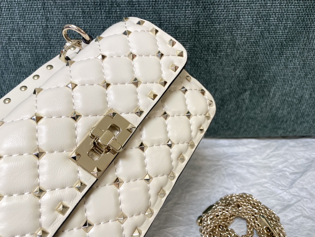 Valentino Garavani Rockstud Spike Small Chain Bag in Ivory Supple Lambskin Nappa